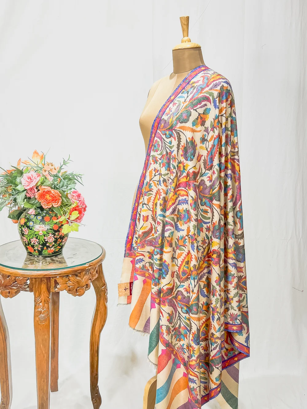 Off White Hand Woven Pure Pashmina Kani Shawl Off White Hand Woven Pure Pashmina Kani Shawl