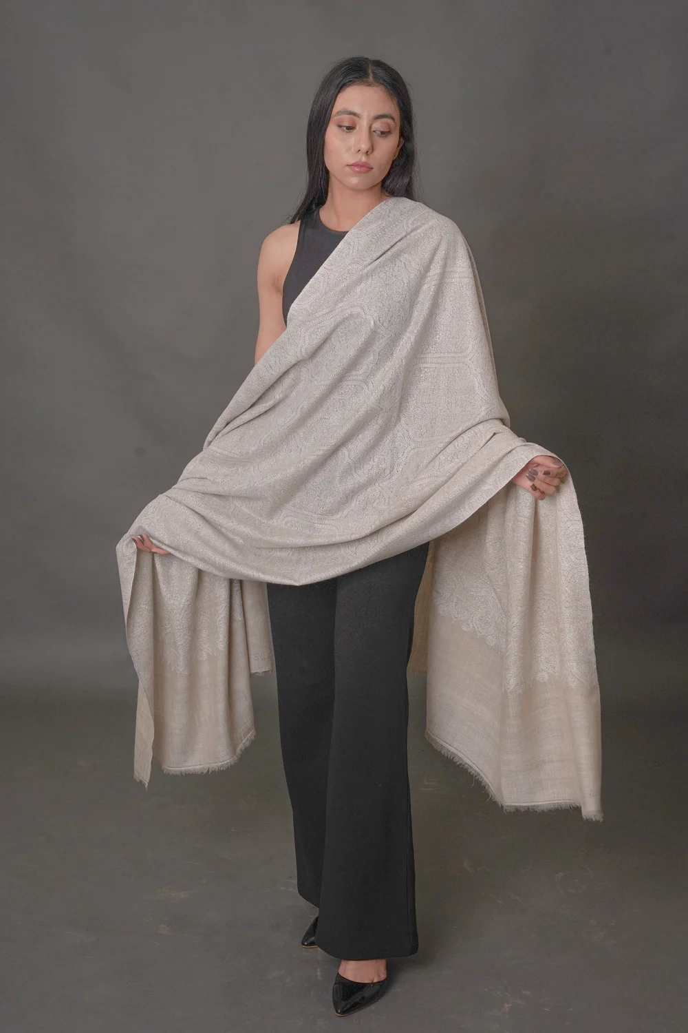 Beige Women Kashmiri Sozni Jaal Pure Pashmina Shawl Beige Women Kashmiri Sozni Jaal Pure Pashmina Shawl