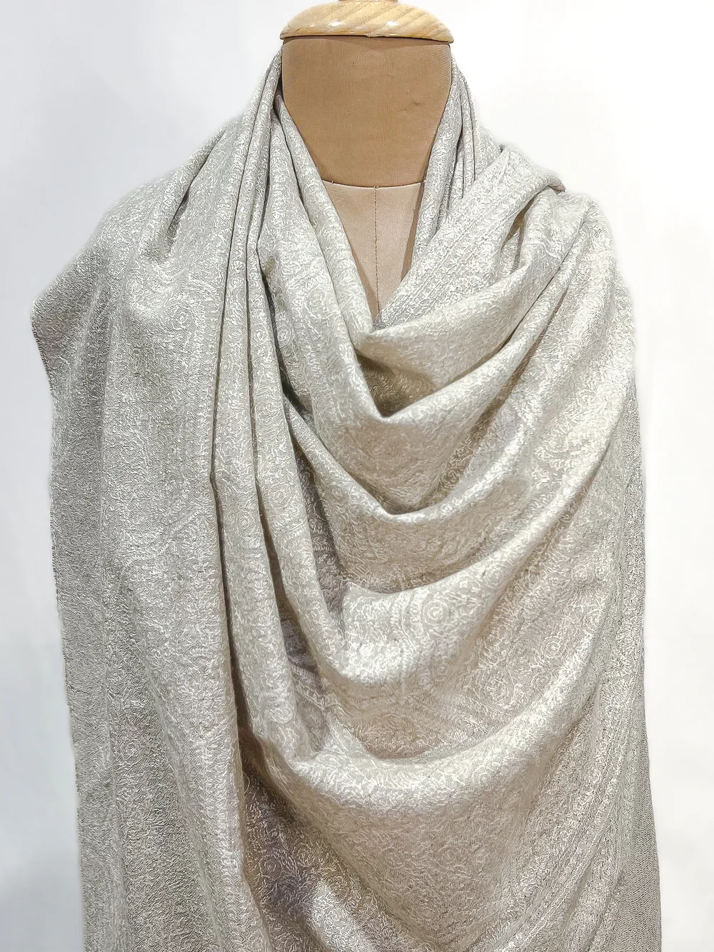 Beige Women Kashmiri Sozni Jaal Pure Pashmina Shawl close up Beige Women Kashmiri Sozni Jaal Pure Pashmina Shawl close up