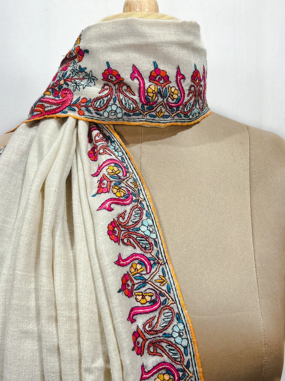 Natural White Pure Pashmina Shawl With Papier Mache Hand Embroidered Natural White Pure Pashmina Shawl With Papier Mache Hand Embroidered close up
