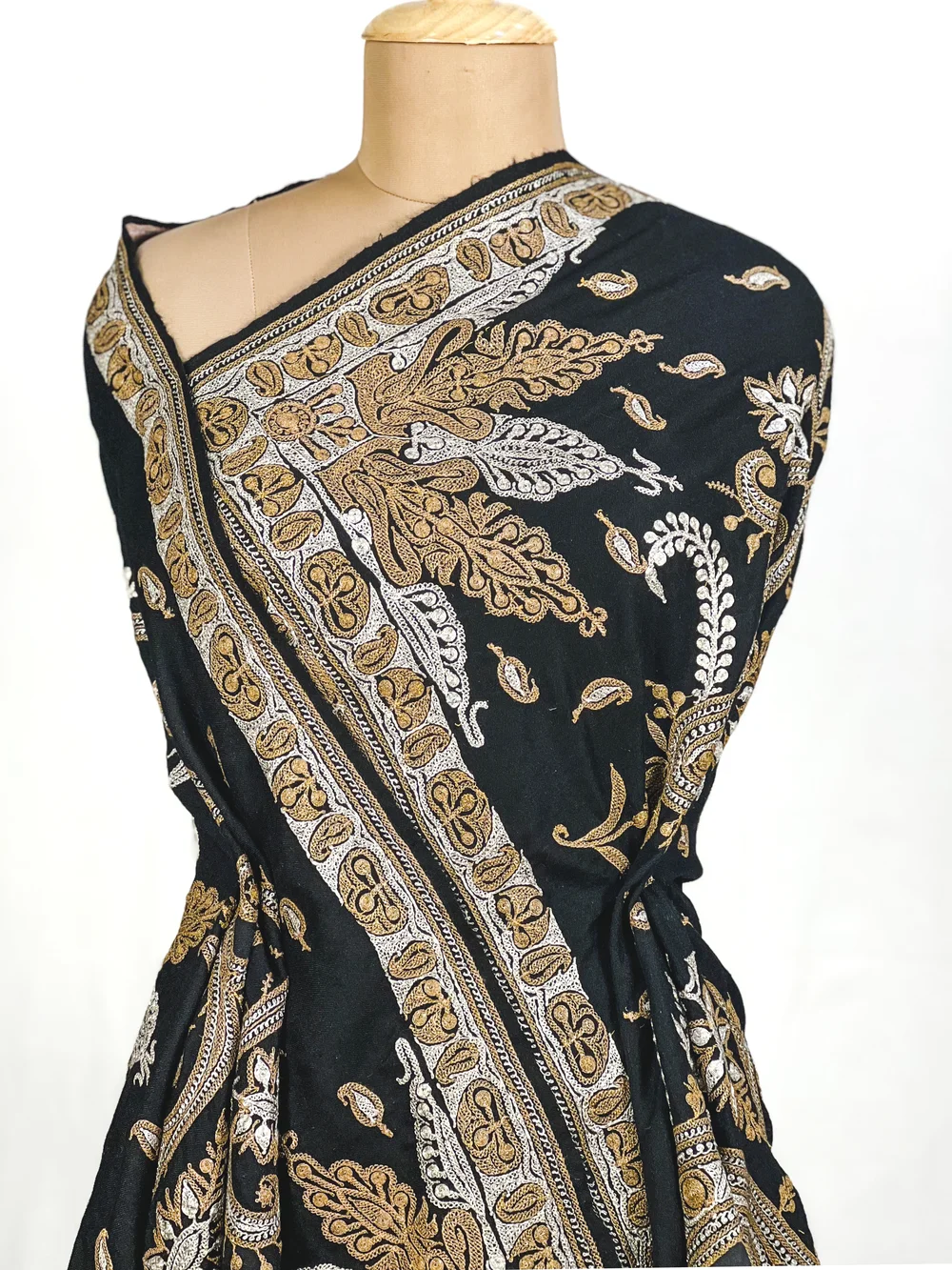 Black Pure Pashmina Sozni Shawl With Tilla Hand Embroidery Black Pure Pashmina Sozni Shawl With Tilla Hand Embroidery