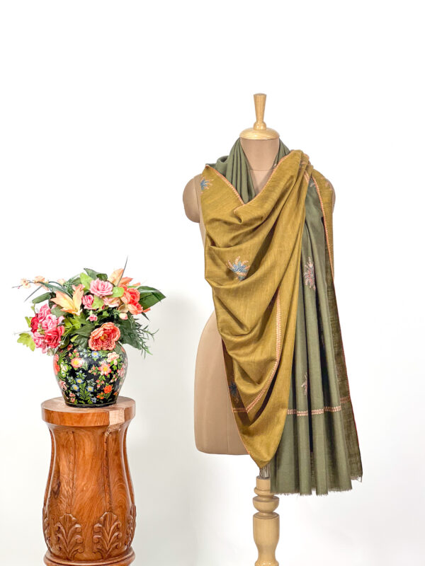 Pure Pashmina Reversible Shawl With Sozni Hand Embroidery