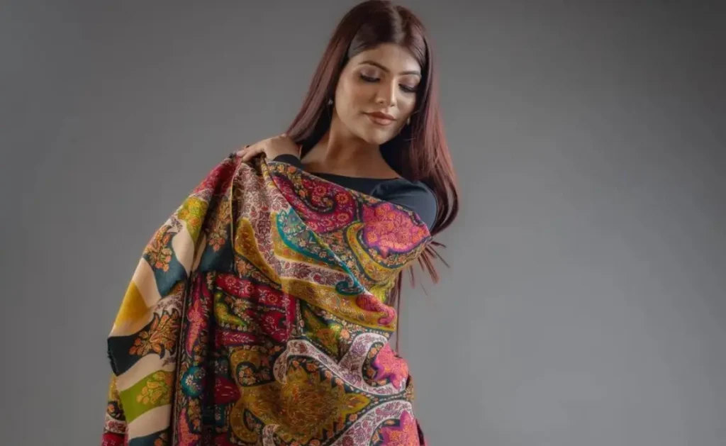girl wearing pure kashmiri pashmina shawl
