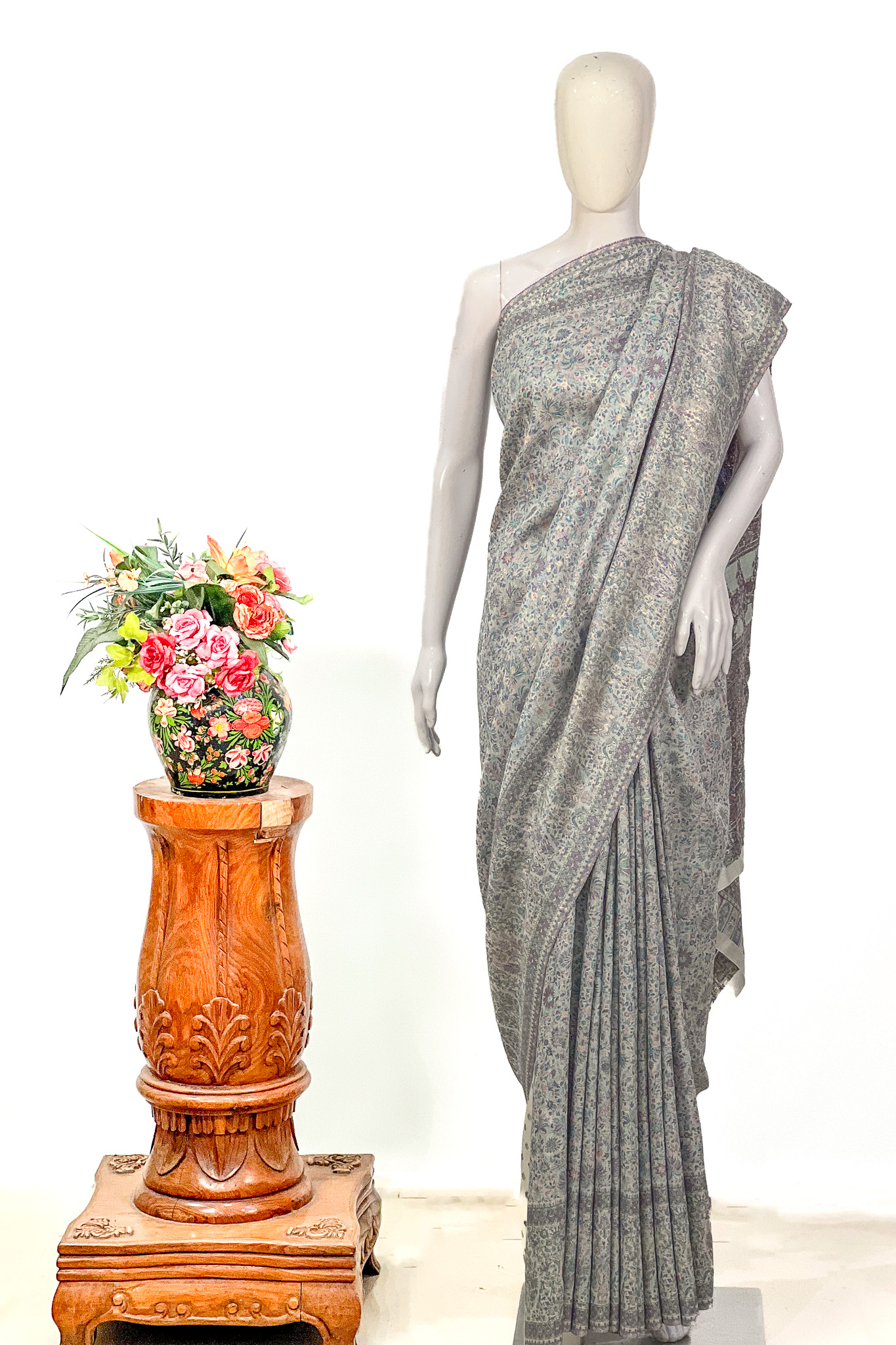 Off-White Modal Silk Kani Saree With Floral Pattern
