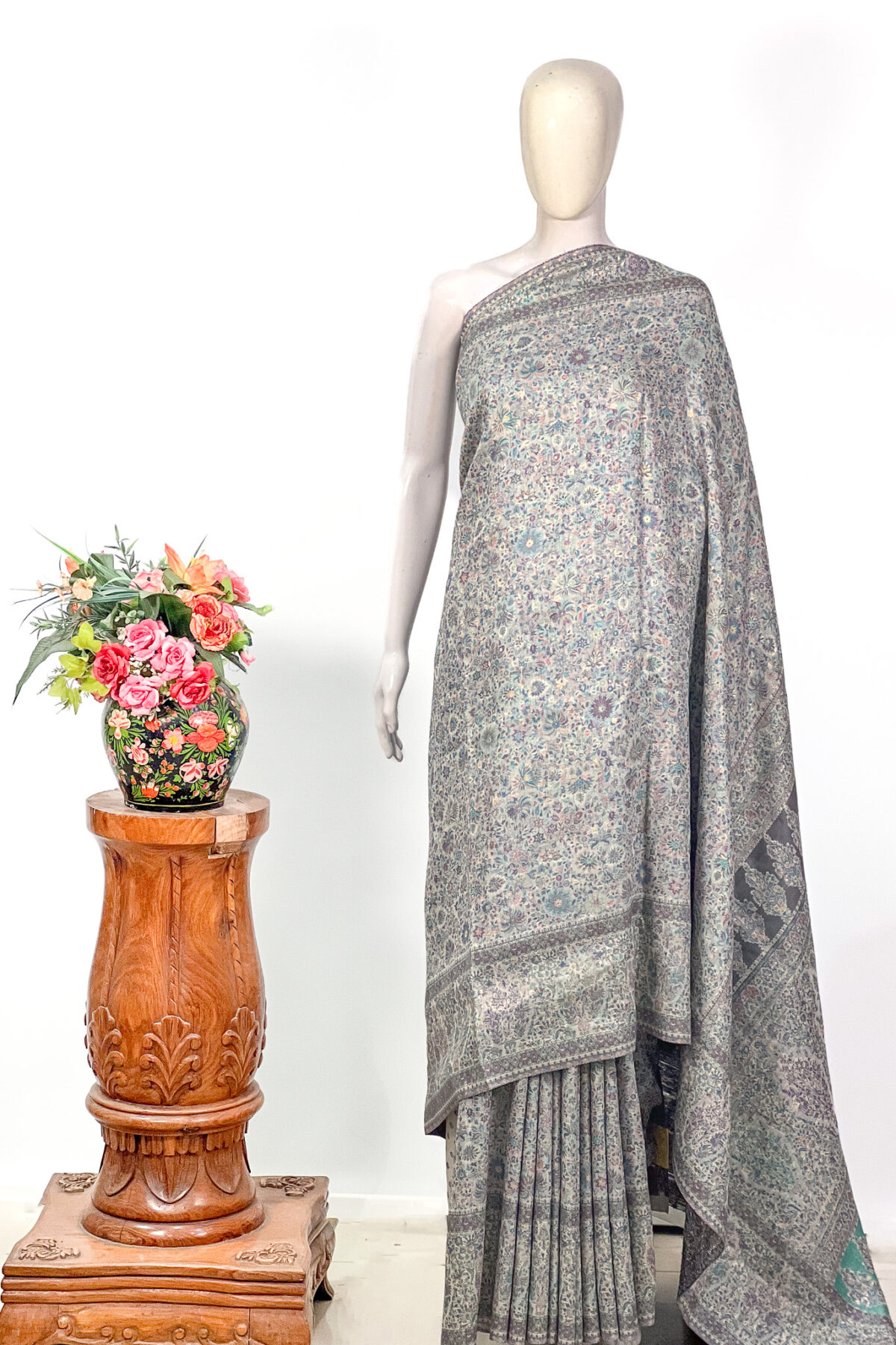 Off-White Modal Silk Kani Saree With Floral Pattern