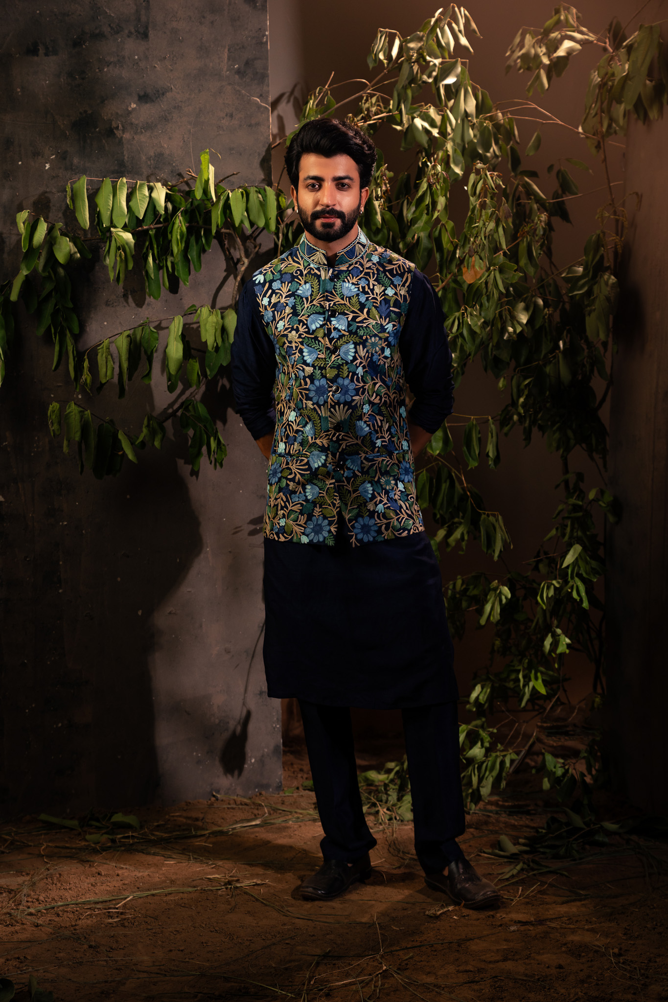 Tesha Taraash: Men Kurta Pyjama with Nehru Jacket